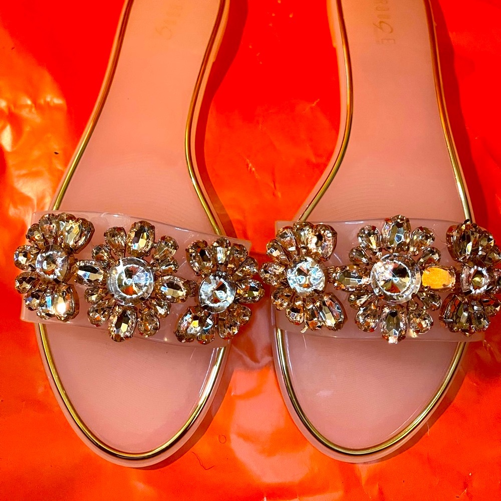 Cute rose sandals size 8